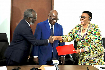 Cérémonie de passation de charges entre  l'Honorable Mohamed Ali HOUMED, Président de l'Assemblée Nationale de Djibouti, Président sortant, et l'Honorable Mabel CHINOMONA, ¨Présidente du Sénat du Zimbabwe